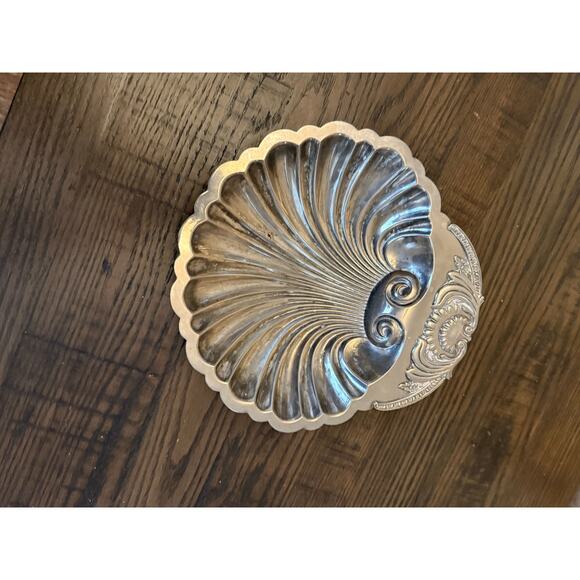 Silver-Plated Large Clam Shell Bowl – 9” - Picture 3 of 9